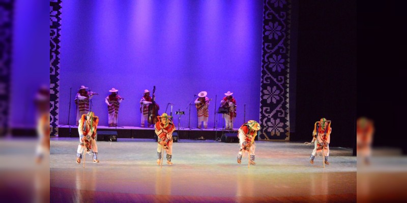 Un éxito, la presentación del Ballet Folklórico del Gobierno del Estado de  Michoacán 