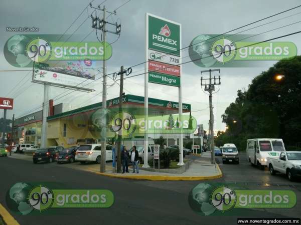 Sujetos armados asaltan gasolinera en Morelia - Foto 0 