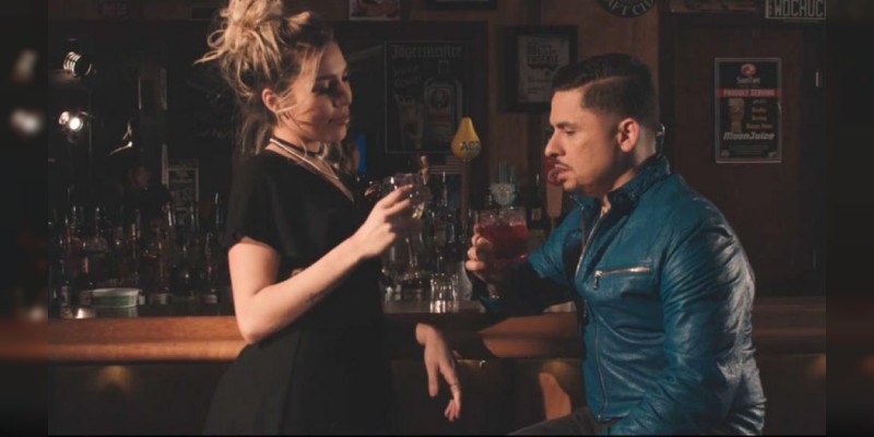 Hija de Alejandra Guzmán le derrocha sensualidad a famosos grupero en un video  