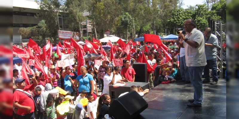Miles protestan contra destitución de ​antorchista como delegado de Presa Este en Tijuana  