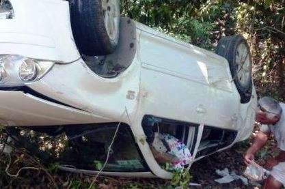 Mueren dos integrantes de una familia tras caer vehículo a barranco en Tacámbaro, Michoacán 