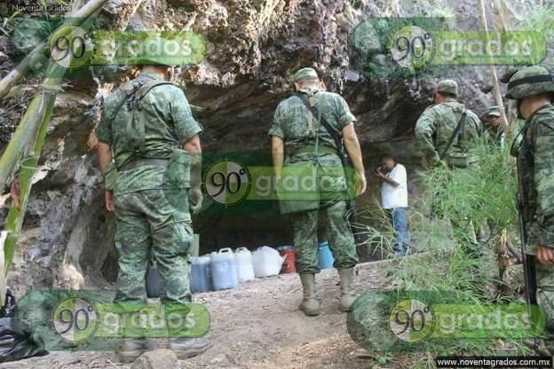 Aseguran narcolaboratorio y decomisan casi 100 kilogramos de “cristal” en Parácuaro, Michoacán - Foto 9 