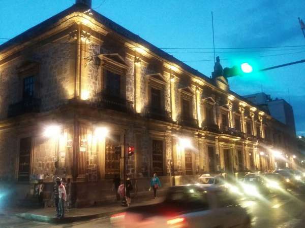 Rehabilita Ayuntamiento de Morelia luminarias de edificios históricos - Foto 0 