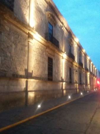 Rehabilita Ayuntamiento de Morelia luminarias de edificios históricos