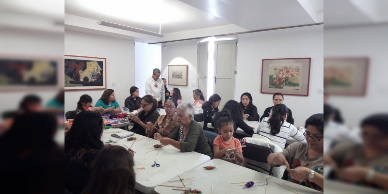 Inició en el MACAZ el Taller de Mandalas de hilo 
