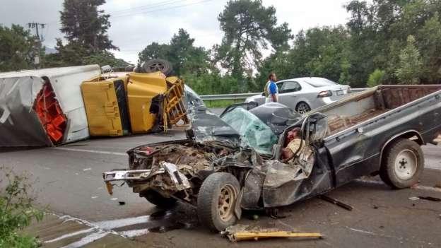 Un muerto y cuatro heridos, saldo de choque en Uruapan, Michoacán - Foto 0 