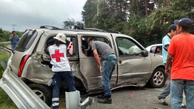 Un muerto y cuatro heridos, saldo de choque en Uruapan, Michoacán - Foto 1 