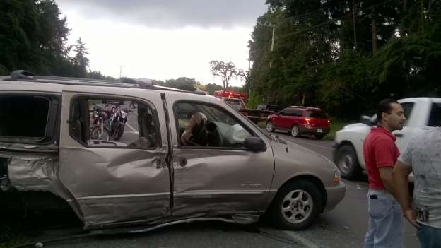 Un muerto y cuatro heridos, saldo de choque en Uruapan, Michoacán - Foto 3 