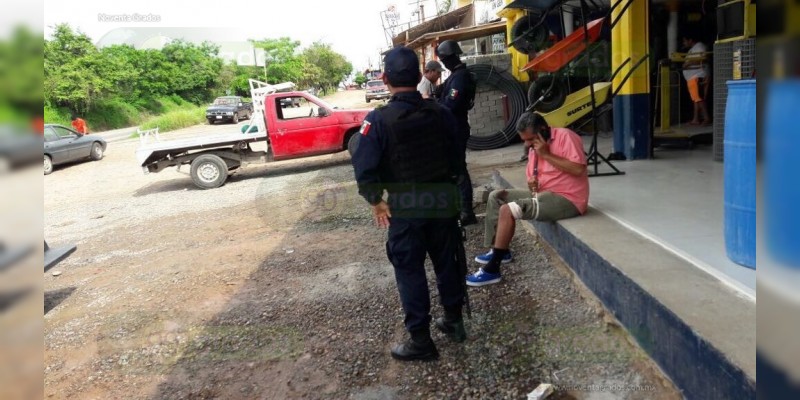 Lázaro Cárdenas: Lo balean al robarle su auto, está herido - Foto 0 