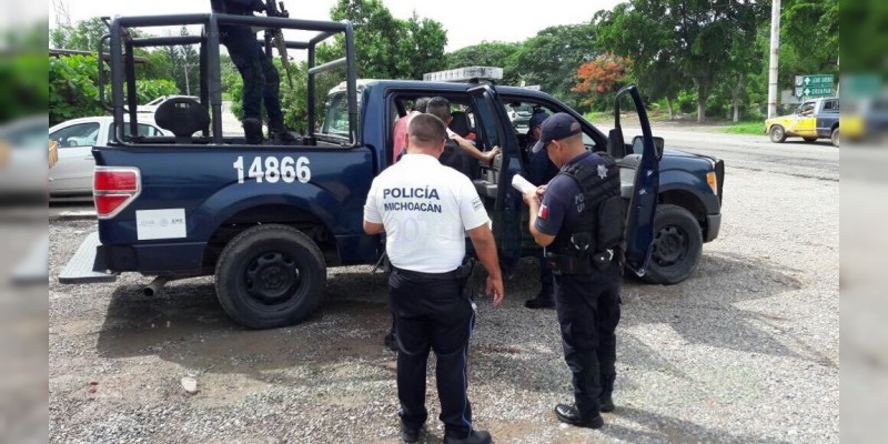 Lázaro Cárdenas: Lo balean al robarle su auto, está herido - Foto 3 