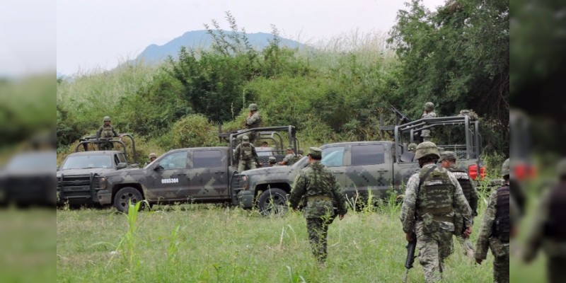 Confirman dos policías y un sicario muertos tras ataque en Aguililla - Foto 0 