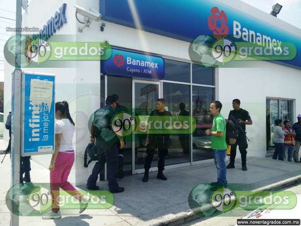 Asaltan a clientes y empleados de sucursal de Banamex en Morelia - Foto 0 