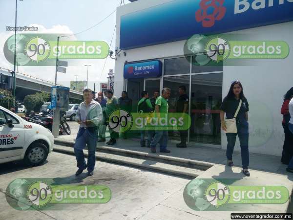 Asaltan a clientes y empleados de sucursal de Banamex en Morelia