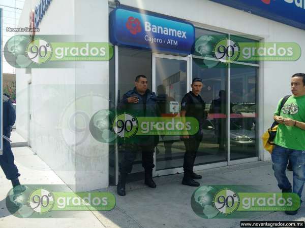 Asaltan a clientes y empleados de sucursal de Banamex en Morelia