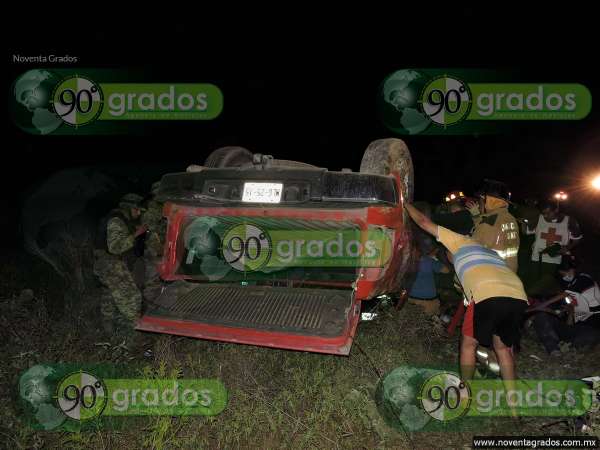 Tres heridos tras volcadura, en Lázaro Cárdenas, Michoacán - Foto 1 