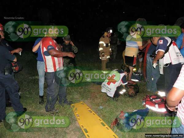 Tres heridos tras volcadura, en Lázaro Cárdenas, Michoacán - Foto 10 