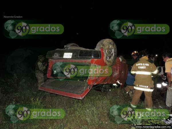 Tres heridos tras volcadura, en Lázaro Cárdenas, Michoacán - Foto 11 