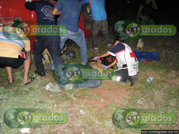 Tres heridos tras volcadura, en Lázaro Cárdenas, Michoacán - Foto 4 