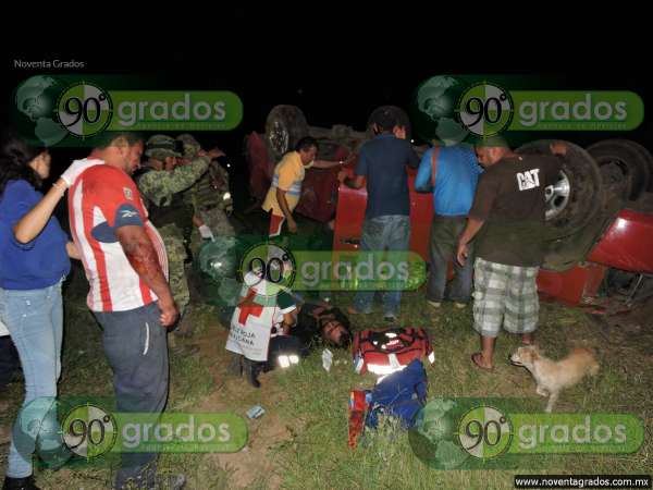 Tres heridos tras volcadura, en Lázaro Cárdenas, Michoacán - Foto 5 