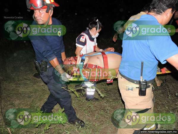 Tres heridos tras volcadura, en Lázaro Cárdenas, Michoacán - Foto 7 