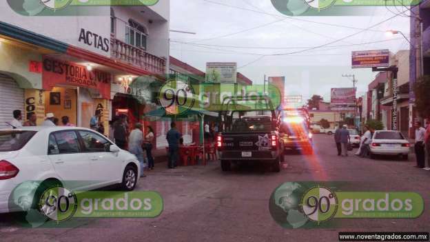 Fotogalería: Ejecutan a balazos a conocido comerciante en Apatzingán, Michoacán - Foto 0 