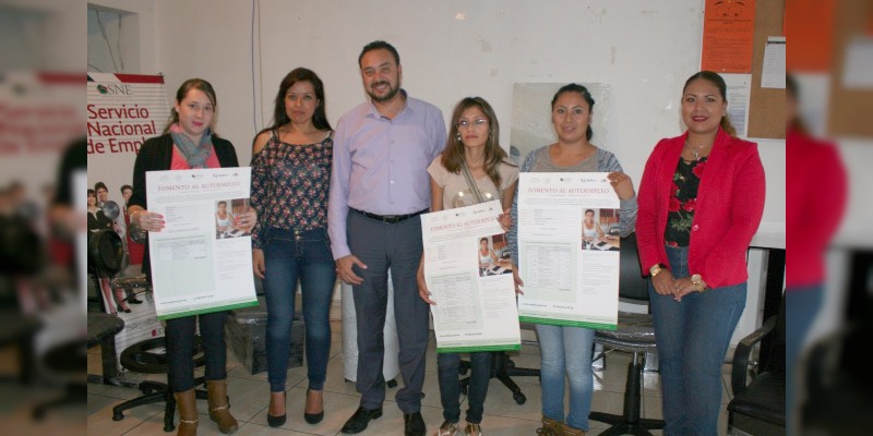 Impulsa Sedeco el autoempleo con entrega de proyectos productivos