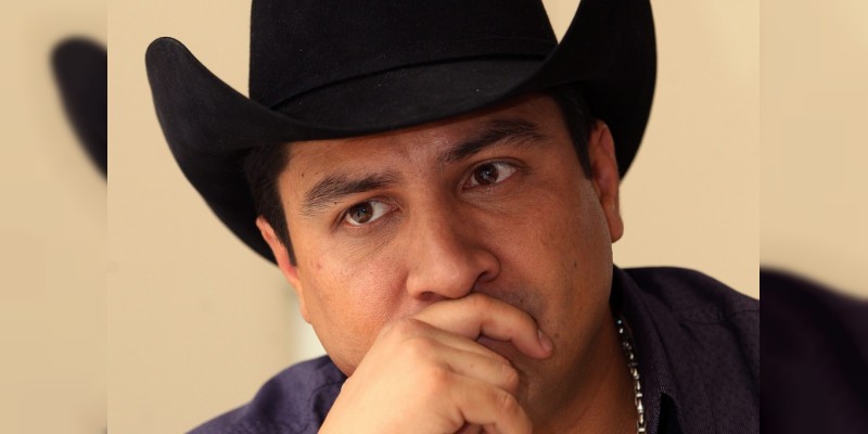 La volvió a regar Julión Álvarez  