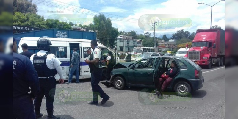 Choca "combi" de la ruta Morada 1, hay nueve heridos - Foto 2 
