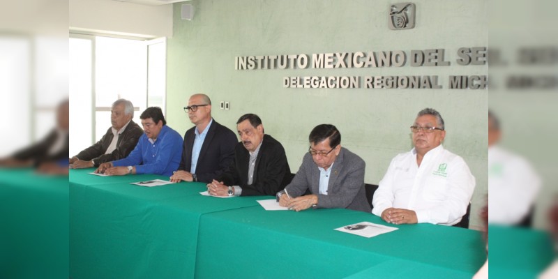 La delegación del IMSS en Michoacán rinde homenaje póstumo a Don Lorenzo Escobar Bejar 