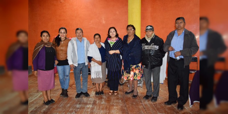 Rocío Pineda fue recibida en Cherán por integrantes del Consejo Mayor 