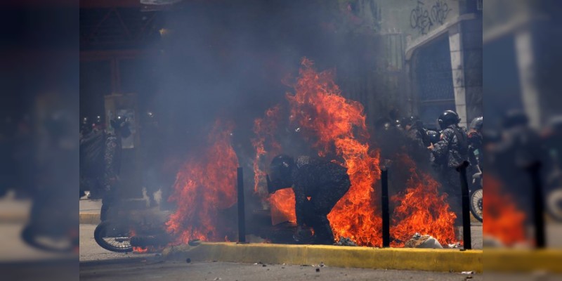 Explosión de motocicleta en Venezuela deja tres policías heridos 