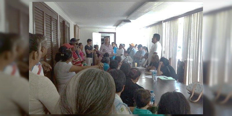 Antorchistas de Zacapu exigen cumplimiento a sus demandas 