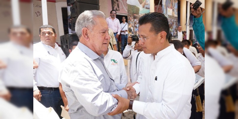 Reconoce Torres Piña el trabajo realizado por el alcalde en Arteaga 