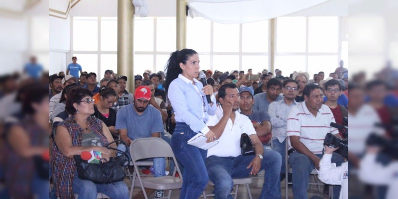 Titular de SEMACCDET pide a productores de la ciénaga de Zacapu propuestas para mitigar daños ecológicos  