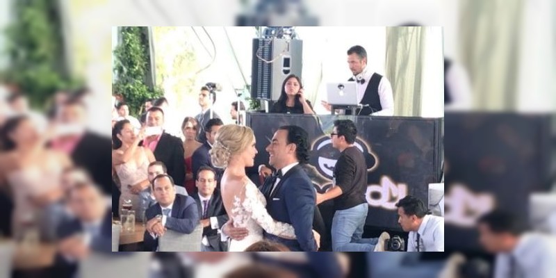 Adal Ramones se casó en Africam Safari rodeado de animales  