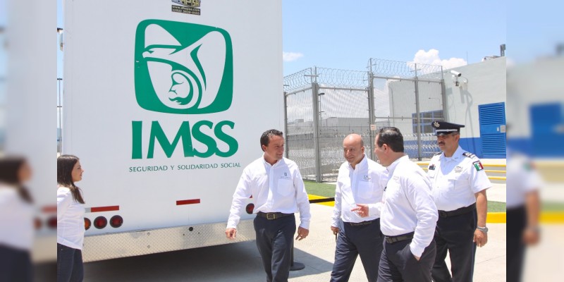 La Comisionado Nacional de Seguridad y el IMSS llevan por primera vez a un centro penitenciario atención especializada  