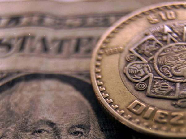 Dólar libre cierra en $16.66 en bancos capitalinos 