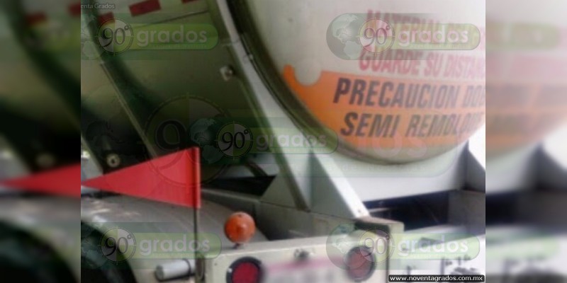 Aseguran tanque con 25 mil litros de combustible en Parácuaro - Foto 0 