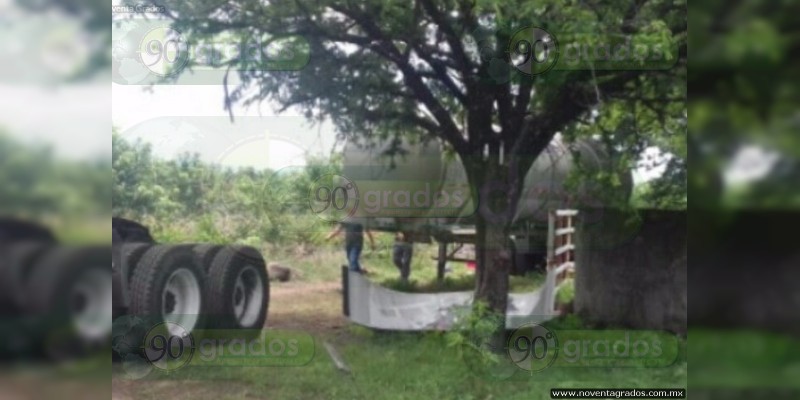 Aseguran tanque con 25 mil litros de combustible en Parácuaro - Foto 1 