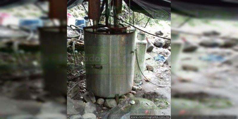 Uruapan: Aseguran narcolaboratorio oculto en la sierra - Foto 1 