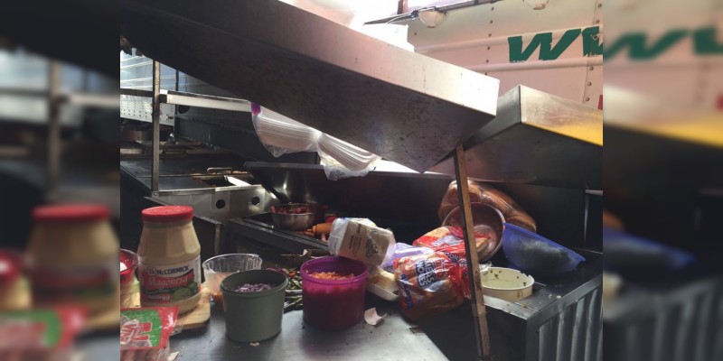 Uruapan: Tráiler choca contra puesto de tacos hay una muerta  - Foto 0 
