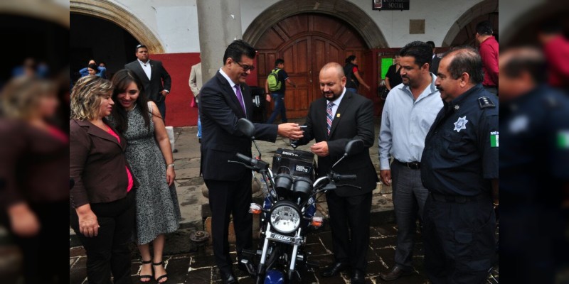 Entrega SSP motocicletas para reforzar vigilancia en Tacámbaro 