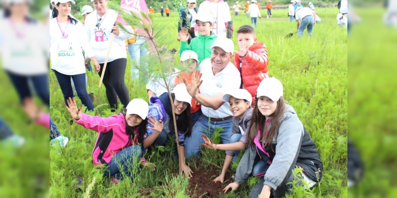 Encabeza Sigala jornada exitosa en Tacícuaro de ”Un Árbol por la Vida“ 