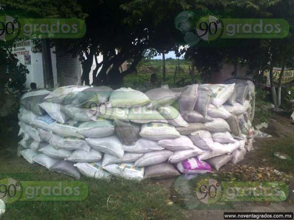Colocan barricadas en Huetamo y Buenavista, Michoacán, ante amenazas de ataques - Foto 1 
