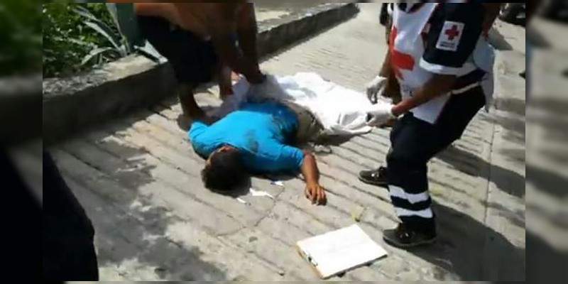 Motosicarios asesinan a persona en marisquería de Zihuatanejo 