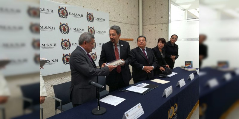Recibe Coordinación del Sistema Penitenciario donación de libros de la UMSNH 