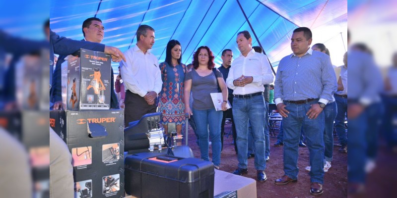 Entrega Sedeco 113 apoyos de Vende Más a microempresarios de Uruapan, Nahuatzen y Paracho 