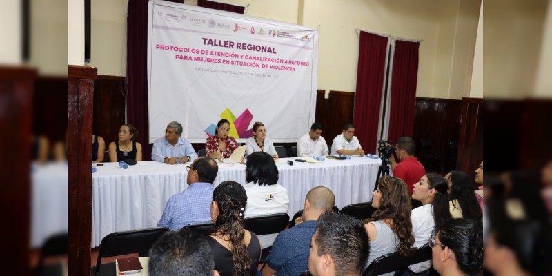 Presentan protocolos de atención para mujeres violentadas en Apatzingán  