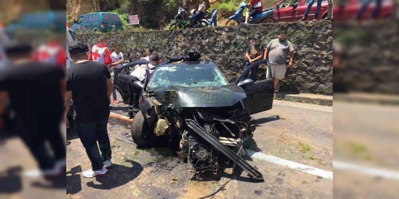 Uruapan: En accidente dos quedan gravemente  heridos  - Foto 0 