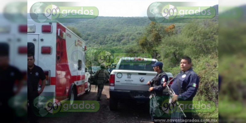 Mueren siete personas al caer taxi en Tetepango 